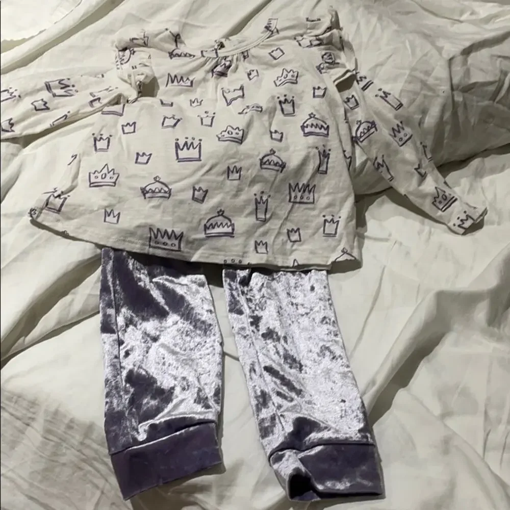 Oshkosh 4t lavender crown outfit worn once